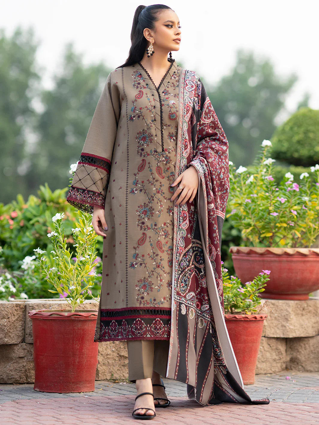 3 Piece - Embroidered Lawn Suit (BIN ILYAS) | BI - 05